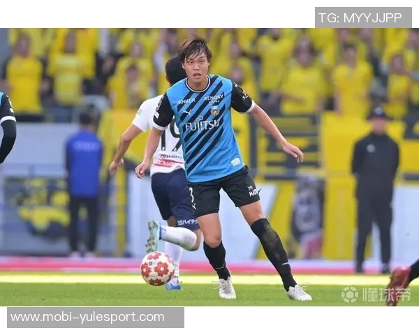 18岁中国后卫关德晴加盟川崎前锋一线队展现成长之路